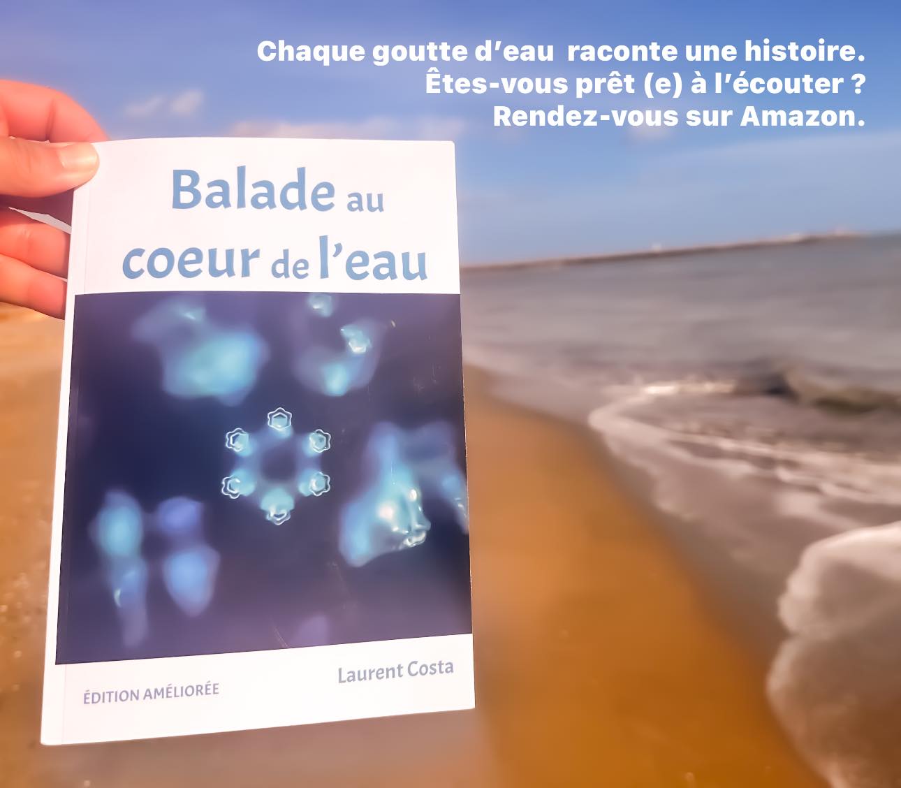 Livre Balade au coeur de l'eau Laurent Costa devant la plage